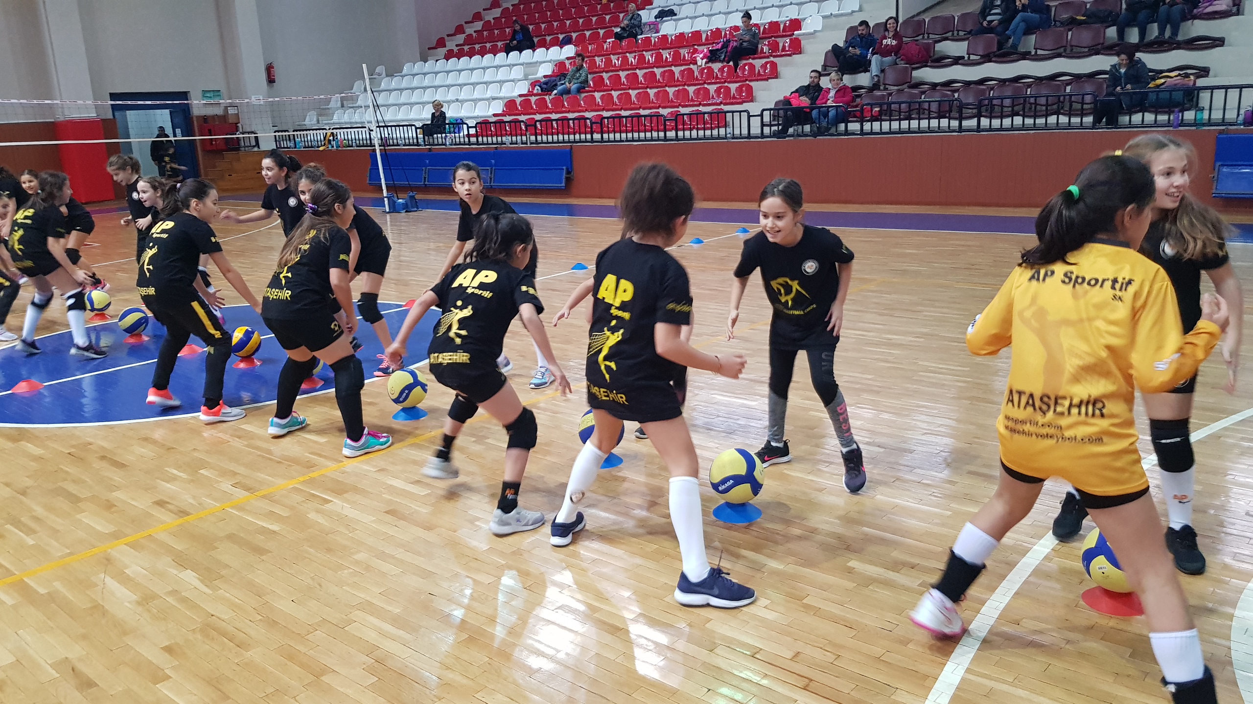 7-17 YAŞ VOLEYBOL <span>GELİŞİM GRUPLARI</span>