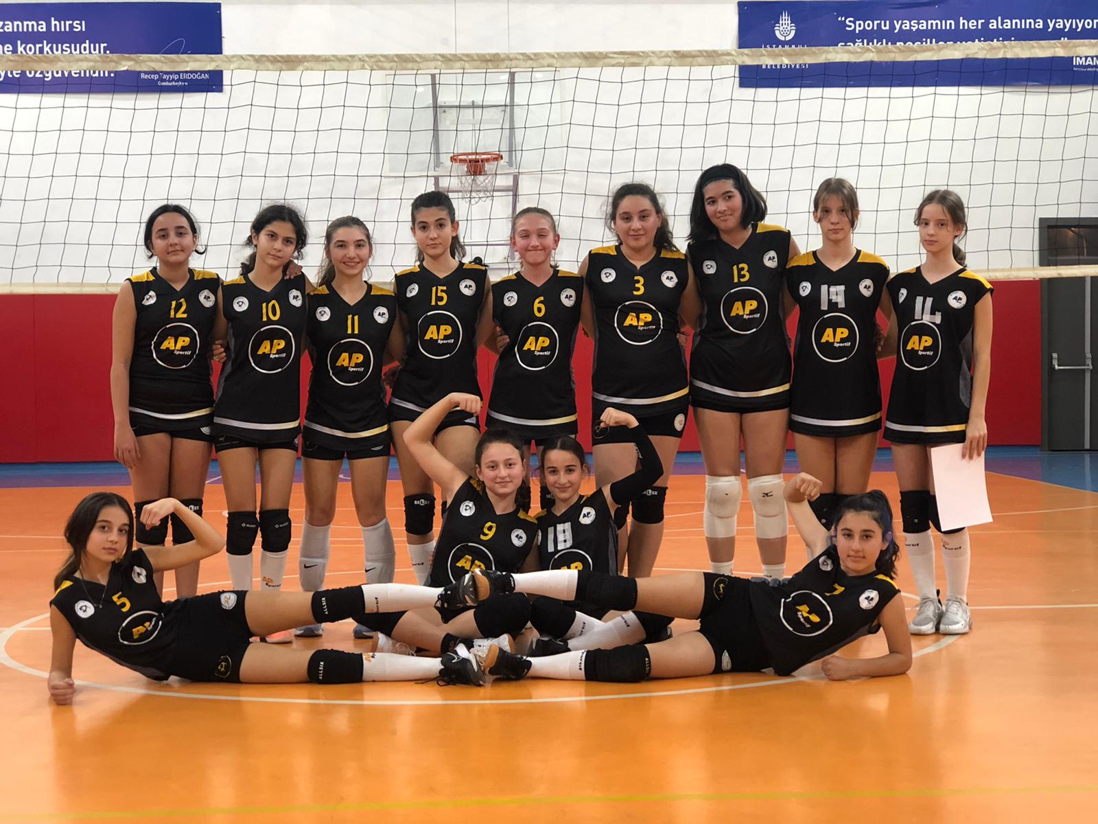 KÜÇÜK TAKIMIMIZA <span>SEÇİLEN OLABİLİRSİN</span>